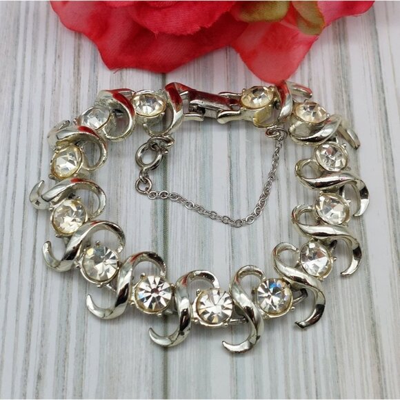 Beautiful Vintage CORO Silver Tone Swirl Crystal Link Bracelet Safety Chain 7" - Picture 8 of 11